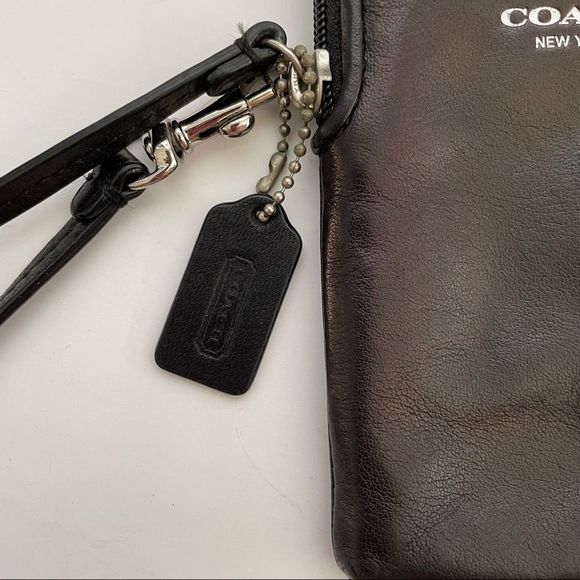 Coach ~ Black vertical wristlet pouch ~ please see photos for measurements - Picture 4 of 7